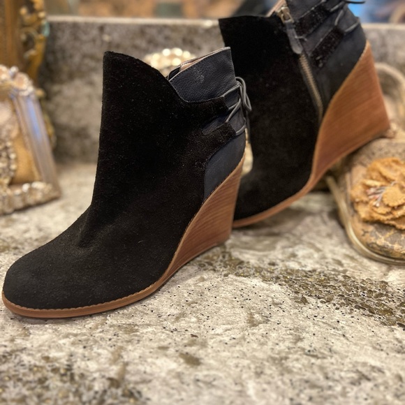 Hinge wedge ankle booties - Picture 3 of 7